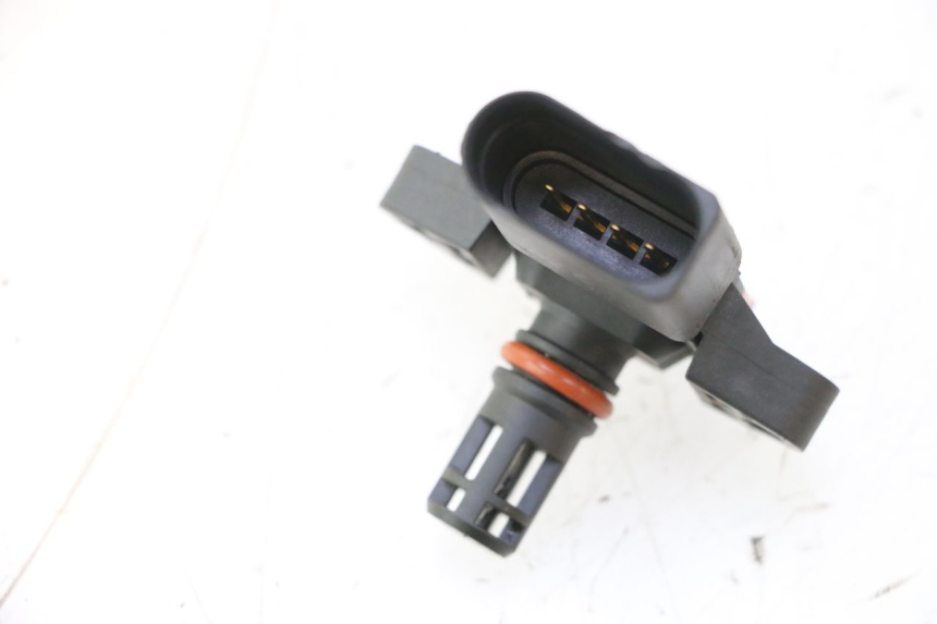 photo de AIR PRESSURE SENSOR PEUGEOT SATELIS 125 (2006 - 2009) - Alternative perspective