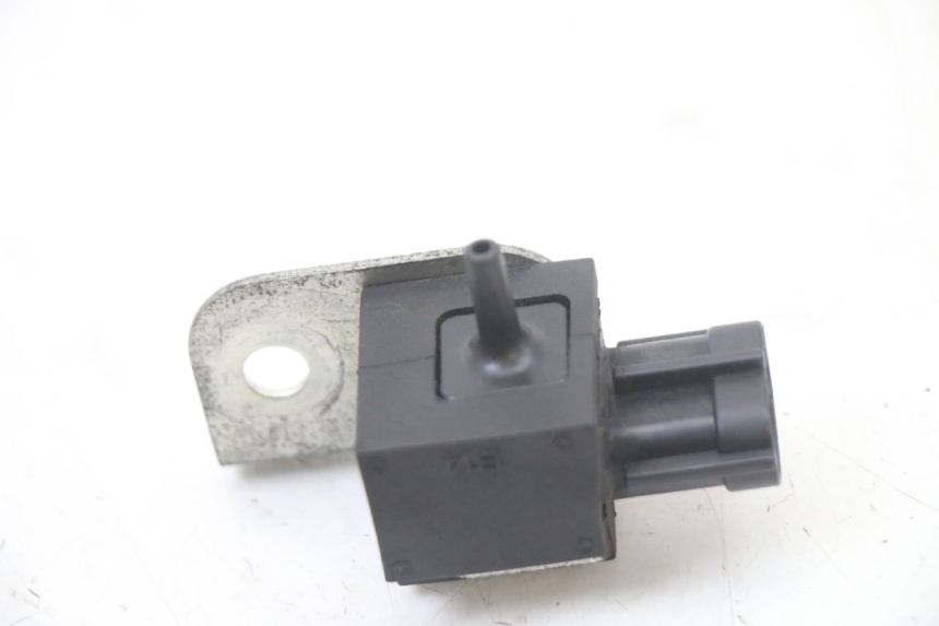 photo de AIR PRESSURE SENSOR SUZUKI GSX F GSXF 650 (2007 - 2015) - Alternative perspective