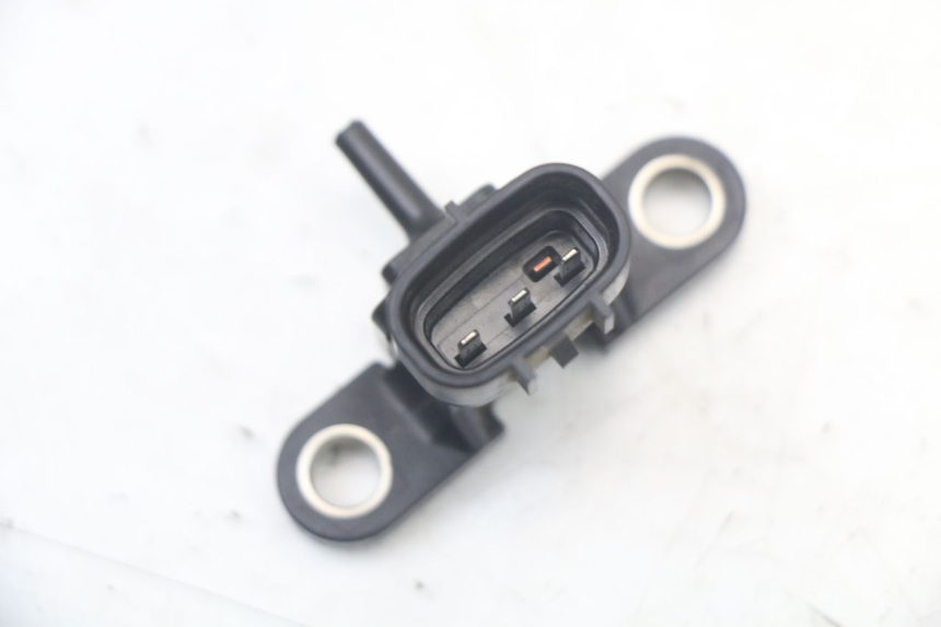 photo de AIR PRESSURE SENSOR YAMAHA TDM ABS 900 (2002 - 2014) - Alternative perspective