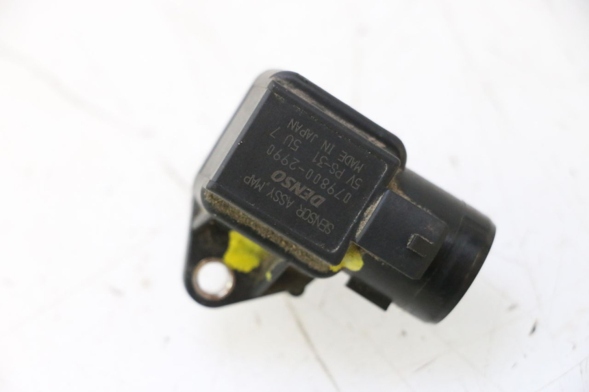 photo de AIR PRESSURE SENSOR HONDA VFR FI RC46 800 (1998 - 2001) - Component detail