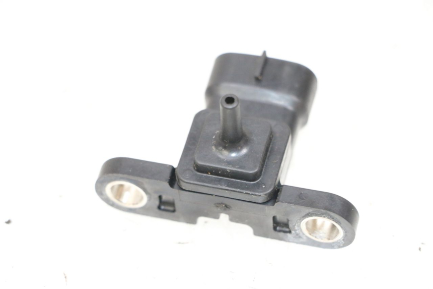 photo de AIR PRESSURE SENSOR YAMAHA X-MAX XMAX 125 (2010 - 2013) - Alternative perspective