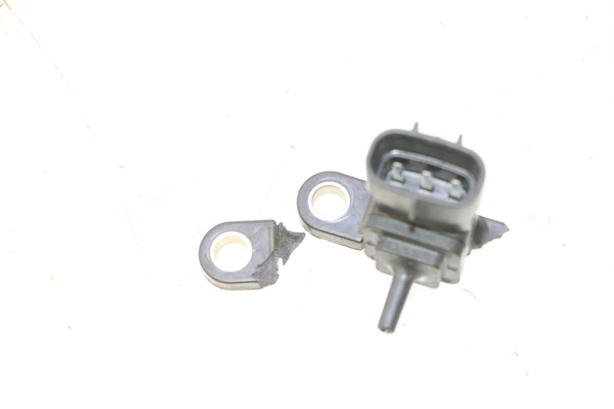 photo de AIR PRESSURE SENSOR YAMAHA XMAX X-MAX 125 (2006 - 2009) - Zoom on usage condition