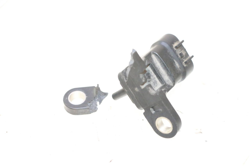 photo de AIR PRESSURE SENSOR YAMAHA XMAX X-MAX 125 (2006 - 2009) - Alternative perspective