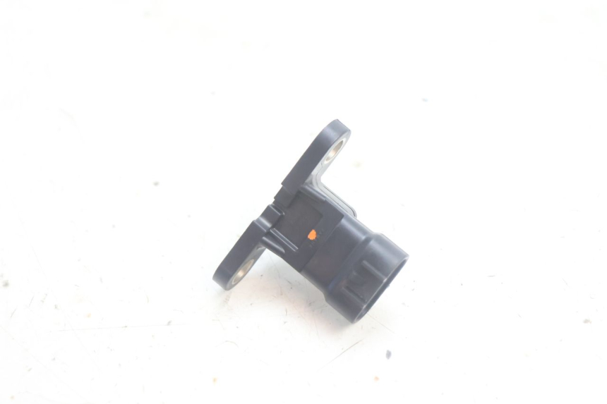 photo de AIR PRESSURE SENSOR YAMAHA XMAX X-MAX 125 (2006 - 2009) - Alternative perspective