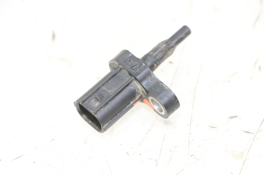 photo de AIR PRESSURE SENSOR YAMAHA YZF YZ-F 450 (2014 - 2016) - Alternative perspective