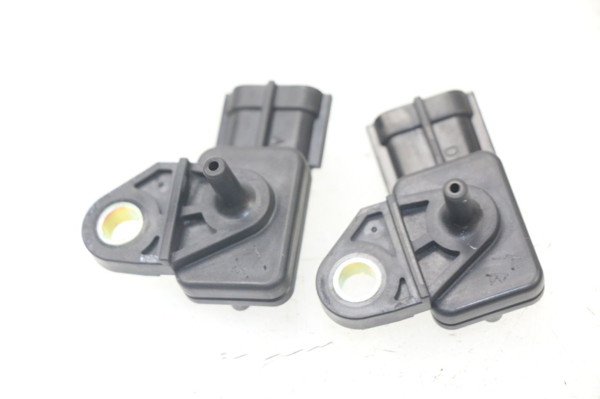 photo de AIR PRESSURE SENSOR KAWASAKI ZX-6R ZX6R 636 (2003 - 2004) - Alternative perspective