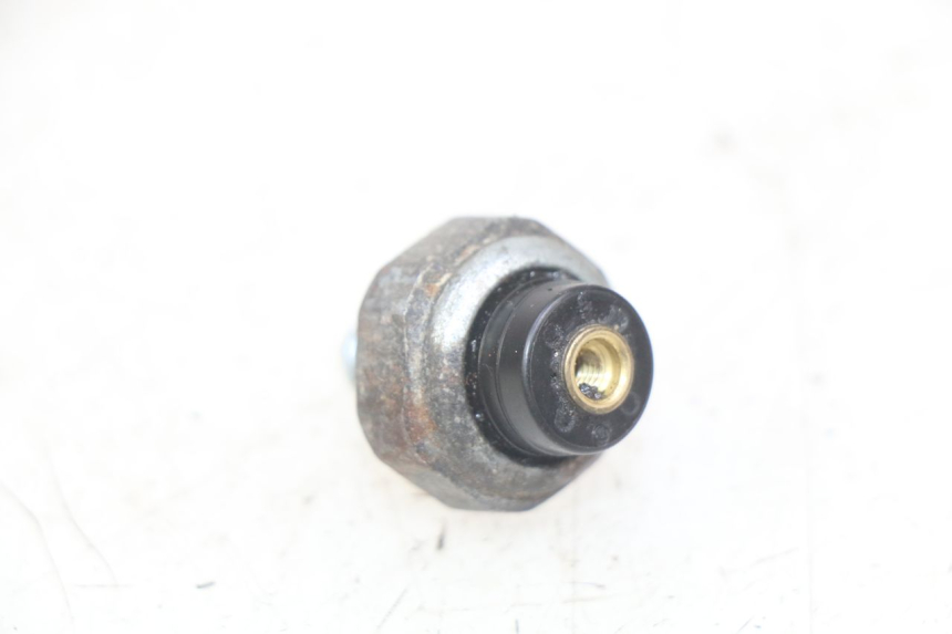 photo de OIL PRESSURE SENSOR SUZUKI BURGMAN 650 (2002 - 2004) - Zoom on usage condition