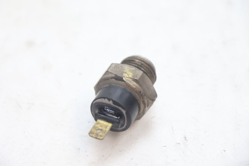photo de OIL PRESSURE SENSOR HONDA CB F HORNET 600 (2005 - 2006) - Alternative perspective