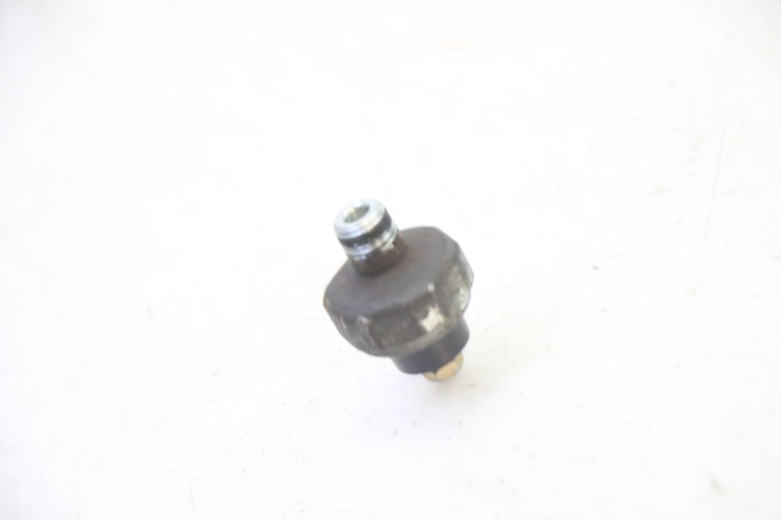 photo de OIL PRESSURE SENSOR HONDA CBR RR FIREBLADE 900 (1992 - 1994) - Alternative perspective