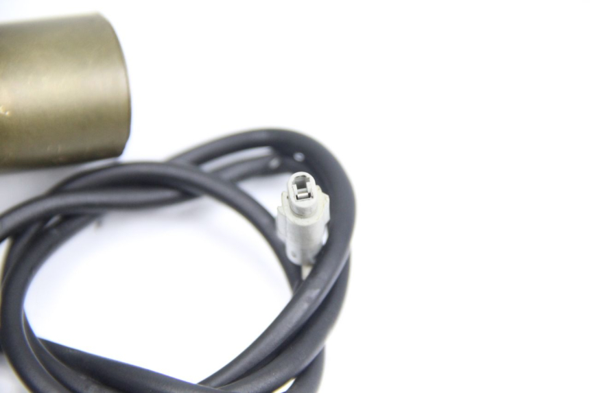 photo de OIL PRESSURE SENSOR YAMAHA FJR ABS 1300 (2006 - 2012) - Alternative perspective