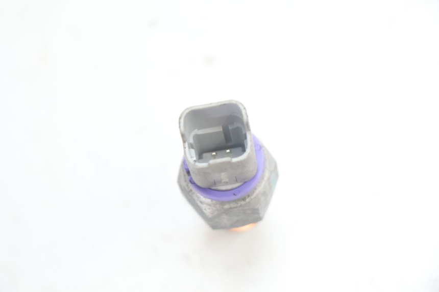 photo de BRAKE OIL PRESSURE SENSOR PIAGGIO MP3 HPE 530 (2022 - 2026) - Technical close-up