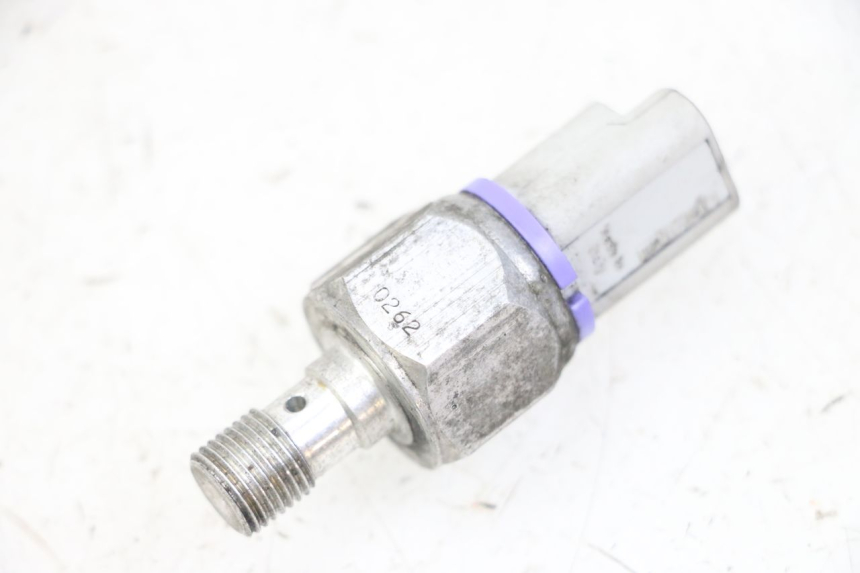 photo de BRAKE OIL PRESSURE SENSOR PIAGGIO MP3 LT 300 (2010 - 2016) - Alternative perspective