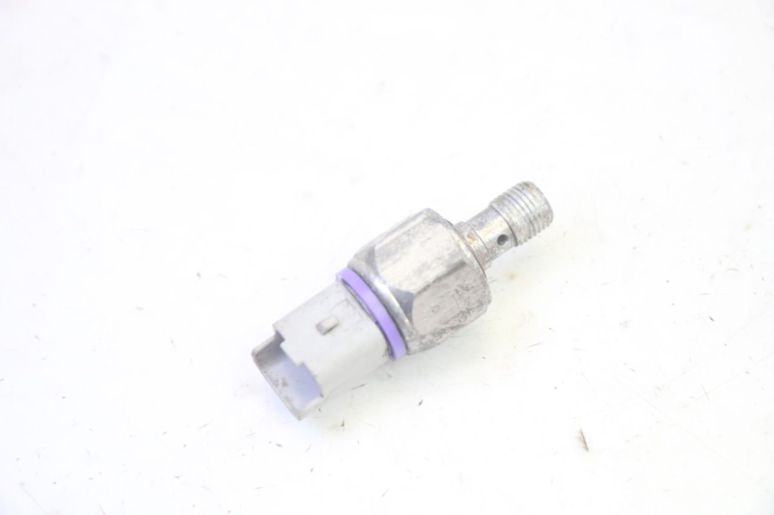 photo de OIL BRAKE PRESSURE SENSOR PIAGGIO MP3 LT 400 (2007 - 2012) - Zoom on usage condition