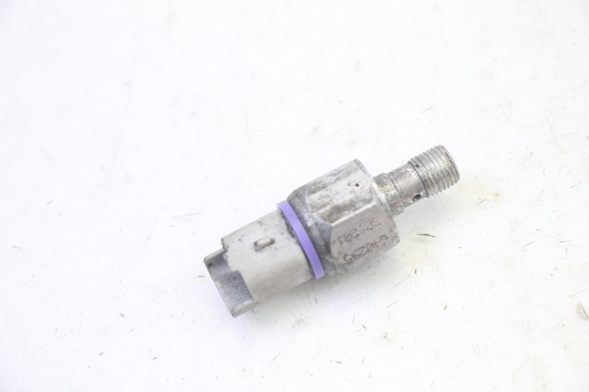 photo de OIL BRAKE PRESSURE SENSOR PIAGGIO MP3 125 (2006 - 2014) - Zoom on usage condition