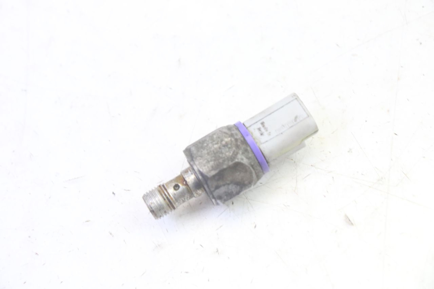 photo de OIL BRAKE PRESSURE SENSOR PIAGGIO MP3 RL 250 (2006 - 2010) - Zoom on usage condition
