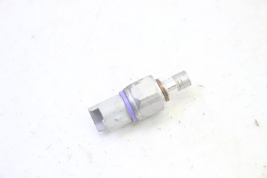 photo de BRAKE OIL PRESSURE SENSOR PIAGGIO MP3 500 (2016 - 2018) - Alternative perspective