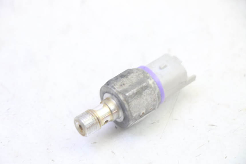 photo de OIL BRAKE PRESSURE SENSOR PIAGGIO MP3 RL 250 (2006 - 2010) - Zoom on usage condition