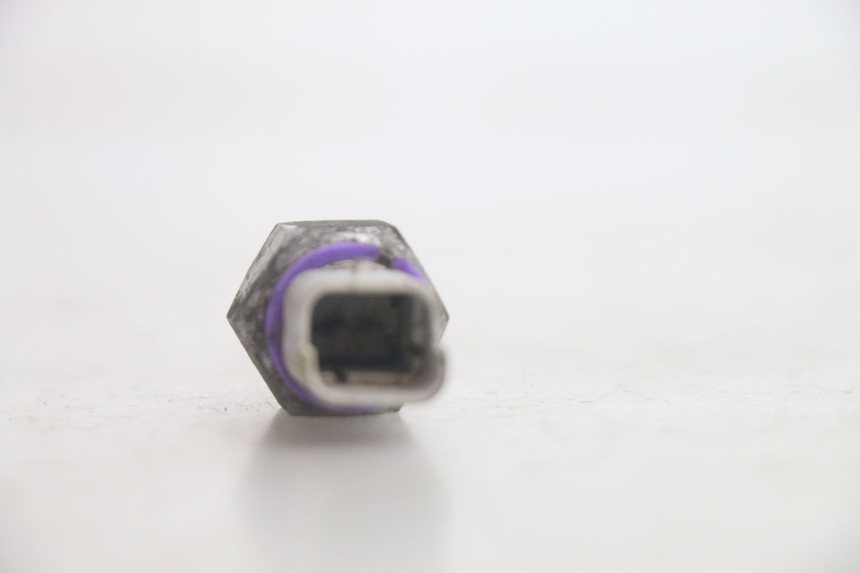 photo de OIL BRAKE PRESSURE SENSOR PIAGGIO MP3 125 (2006 - 2014) - Alternative perspective