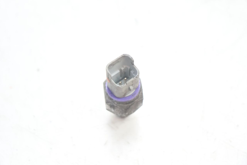 photo de OIL BRAKE PRESSURE SENSOR PIAGGIO MP3 125 (2006 - 2014) - Alternative perspective