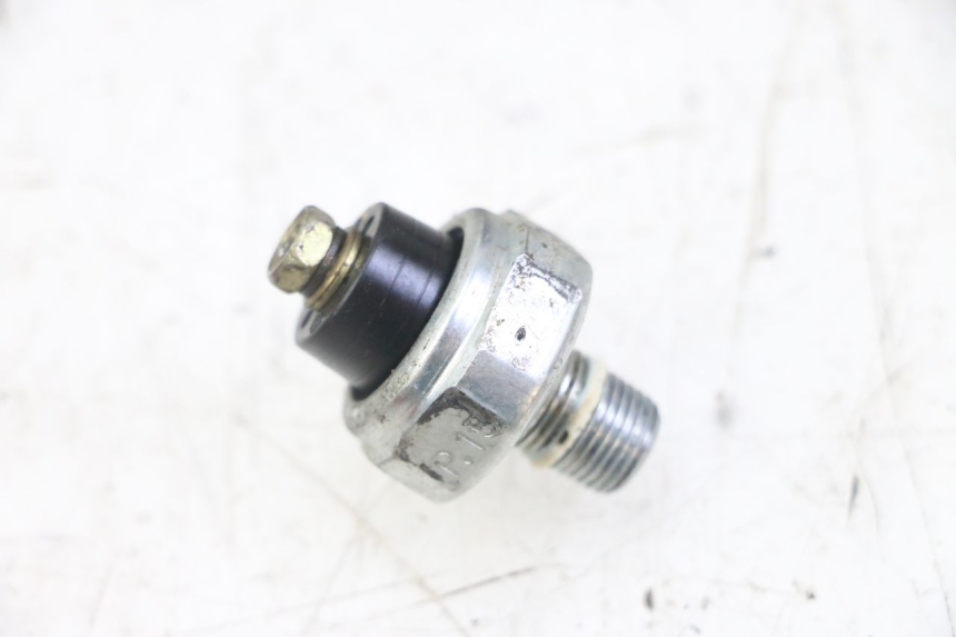 photo de OIL PRESSURE SENSOR SUZUKI GS GSE 500 (2001 - 2003) - Zoom on usage condition