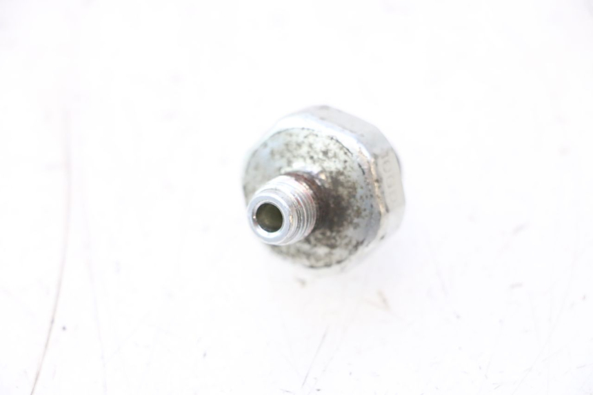 photo de OIL PRESSURE SENSOR SUZUKI GSR 600 (2005 - 2012) - Zoom on usage condition