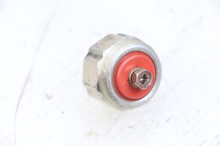 photo de OIL PRESSURE SENSOR SUZUKI GSX E 250 (1982 - 1983) - Zoom on usage condition