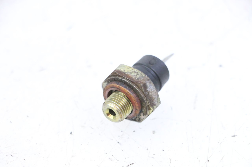 photo de OIL PRESSURE SENSOR PIAGGIO VESPA GRANTURISMO 200 (2004 - 2005) - Zoom on usage condition