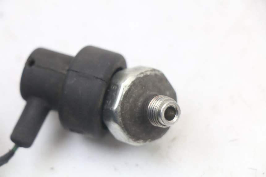 photo de OIL PRESSURE SENSOR SUZUKI GSR 750 (2011 - 2017) - Alternative perspective