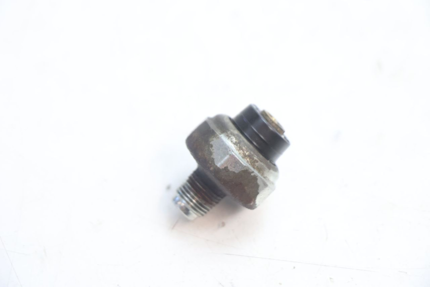 photo de OIL PRESSURE SENSOR SUZUKI SV S 650 (1999 - 2002) - Zoom on usage condition