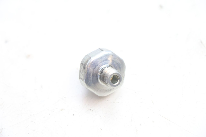 photo de OIL PRESSURE SENSOR HONDA VFR FI RC46 800 (1998 - 2001) - Alternative perspective