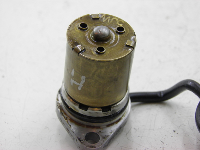 photo de OIL PRESSURE SENSOR YAMAHA FJR 1300 (2004 - 2005) - Technical close-up