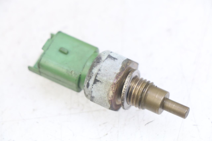 photo de WATER TEMPERATURE SENSOR PIAGGIO BEVERLY 125 (2010 - 2015) - Zoom on usage condition