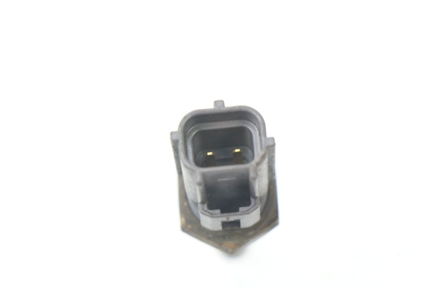 photo de WATER TEMPERATURE SENSOR SUZUKI BURGMAN 125 (2007 - 2014) - Zoom on usage condition
