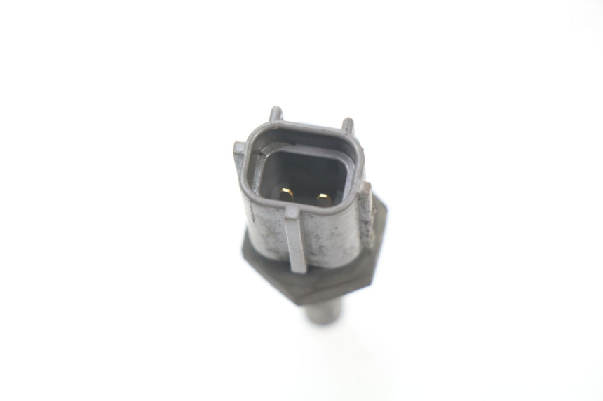 photo de WATER TEMPERATURE SENSOR SUZUKI BURGMAN 125 (2007 - 2014) - Zoom on usage condition