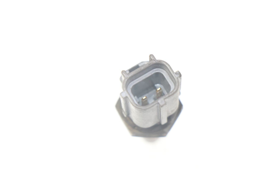 photo de WATER TEMPERATURE SENSOR SUZUKI BURGMAN 125 (2007 - 2014) - Zoom on usage condition