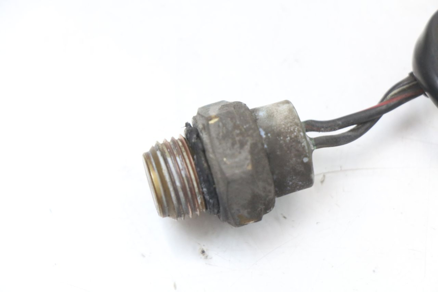 photo de WATER TEMPERATURE SENSOR SUZUKI BURGMAN 125 (2007 - 2014) - Zoom on usage condition
