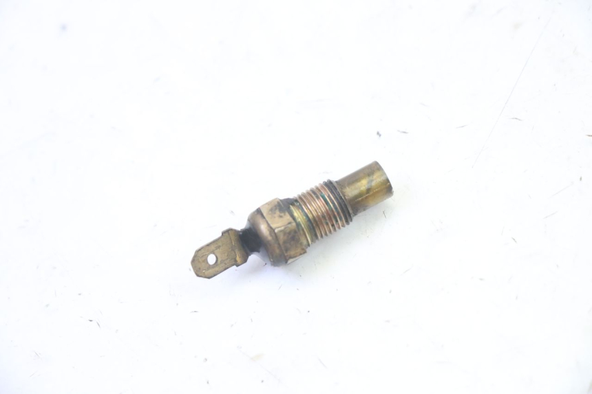 photo de WATER TEMPERATURE SENSOR SUZUKI BURGMAN 125 (2007 - 2014) - Zoom on usage condition