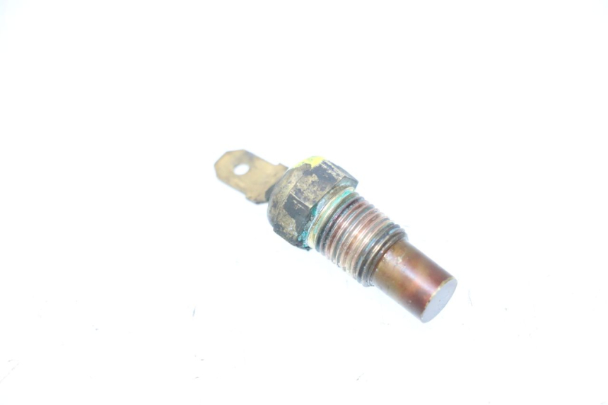 photo de WATER TEMPERATURE SENSOR SUZUKI BURGMAN 125 (2007 - 2014) - Zoom on usage condition