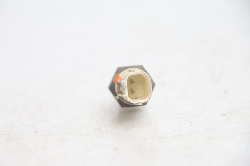 photo de WATER TEMPERATURE SENSOR KAWASAKI ER-6 ER6 N 650 (2005 - 2009) - Alternative perspective