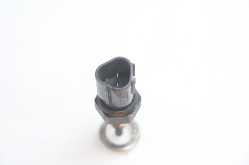 photo de WATER TEMPERATURE SENSOR HONDA FES S-WING SWING ABS 125 (2007 - 2015) - Zoom on usage condition