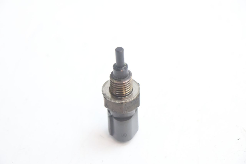 photo de WATER TEMPERATURE SENSOR HONDA FES S-WING SWING ABS 125 (2007 - 2015) - Alternative perspective
