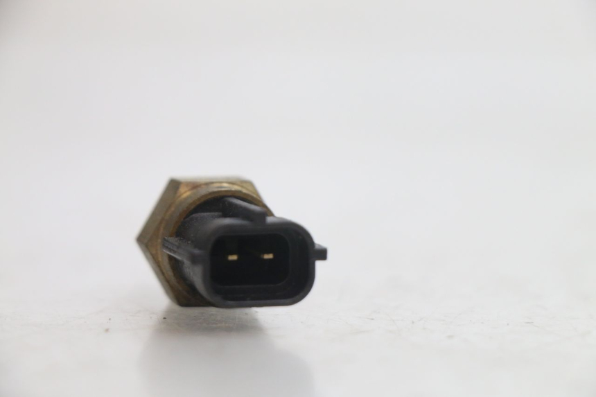 photo de WATER TEMPERATURE SENSOR YAMAHA FJR 1300 (2001 - 2005) - Zoom on usage condition