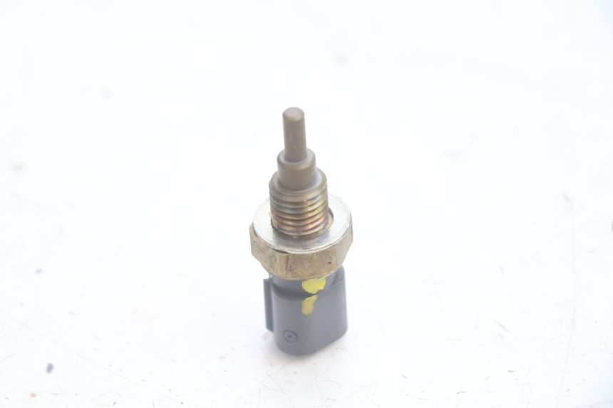 photo de WATER TEMPERATURE SENSOR HONDA FJS SILVER WING SILVERWING 400 (2005 - 2008) - Alternative perspective
