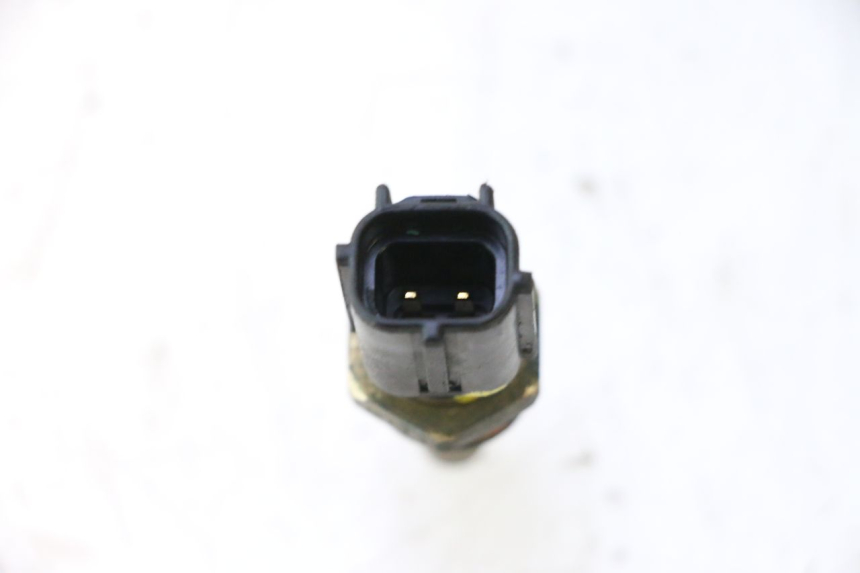 photo de WATER TEMPERATURE SENSOR YAMAHA FZ8 800 (2010 - 2016) - Zoom on usage condition