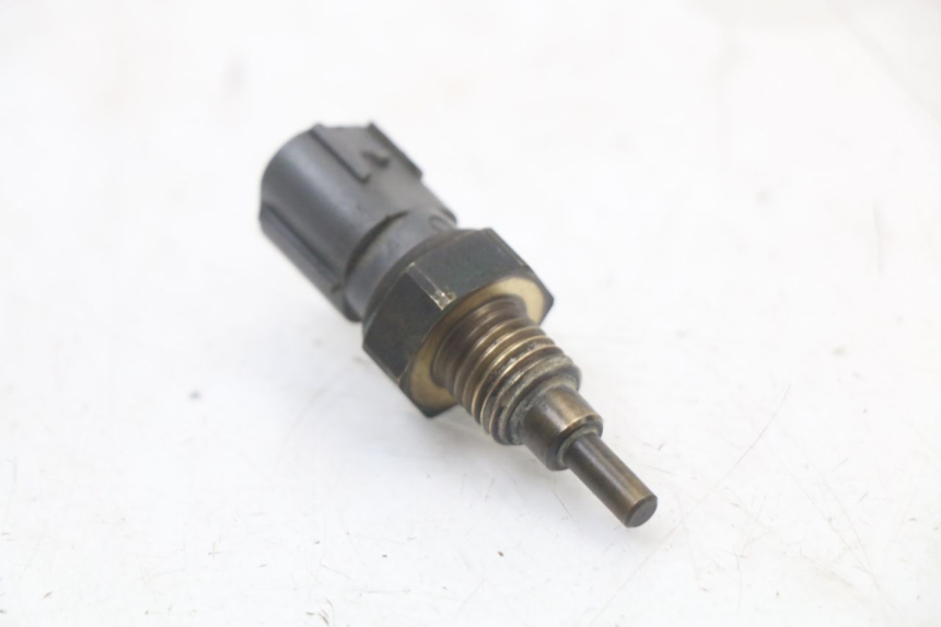 photo de WATER TEMPERATURE SENSOR HONDA FES S-WING SWING 125 (2007 - 2015) - Zoom on usage condition