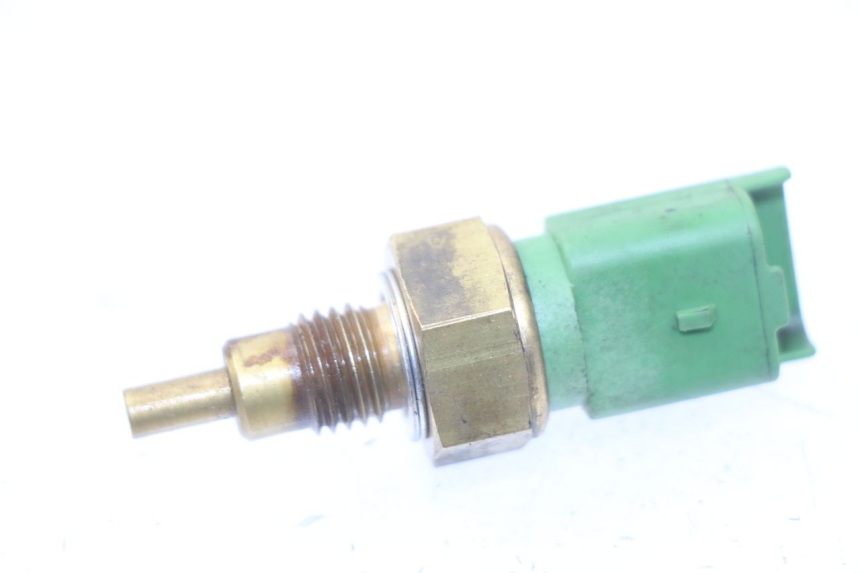 photo de WATER TEMPERATURE SENSOR PIAGGIO MP3 HPE 500 (2019 - 2022) - Zoom on usage condition