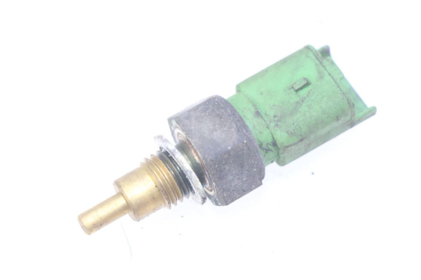 photo de WATER TEMPERATURE SENSOR PIAGGIO MP3 LT 400 (2007 - 2012) - Zoom on usage condition