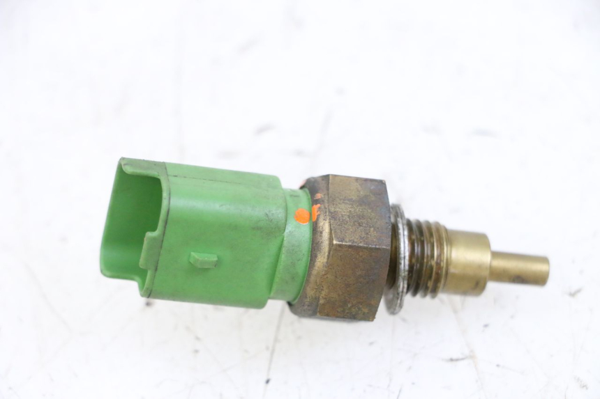 photo de WATER TEMPERATURE SENSOR PIAGGIO MP3 500 (2014 - 2017) - Alternative perspective