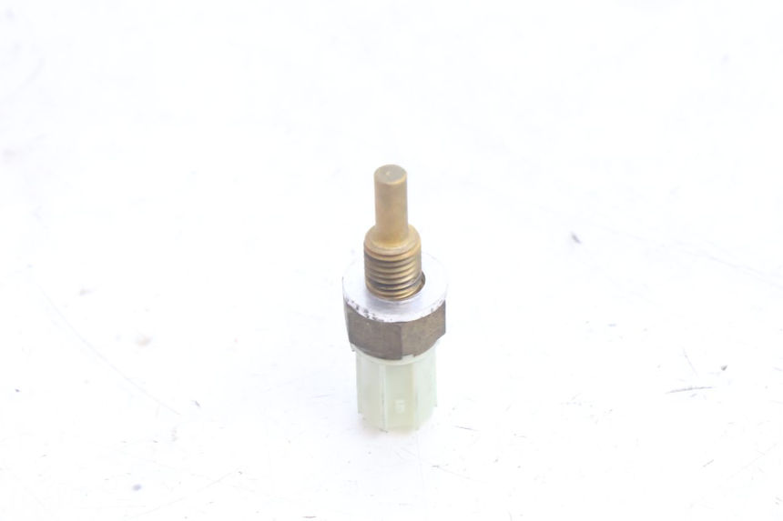 photo de WATER TEMPERATURE SENSOR YAMAHA N-MAX NMAX 125 (2021 - 2024) - Alternative perspective