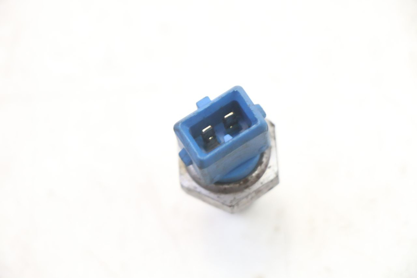 photo de WATER TEMPERATURE SENSOR PIAGGIO NEW TYPHOON 50 (2018 - 2021) - Zoom on usage condition